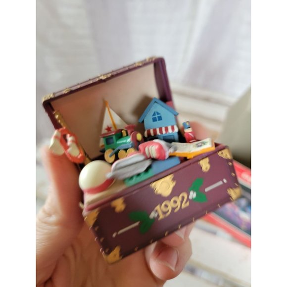 Enesco trunk of treasures ornament 1992 vintage - Picture 5 of 8